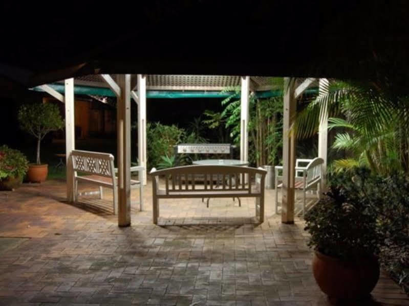 Sunshine Coast Motor Lodge Woombye Екстер'єр фото